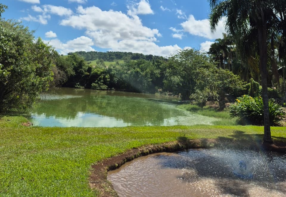 Águas Serenas - Lagos desenhados pela paisagem. Onde o barulho da natureza dita o ritmo do seu descanso. no Pesqueiro Toca do Jacaré